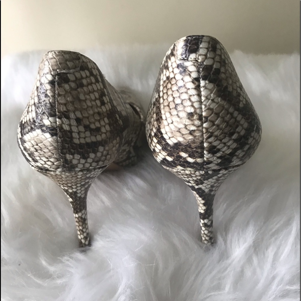 Women’s Heels - Picture 2 of 11